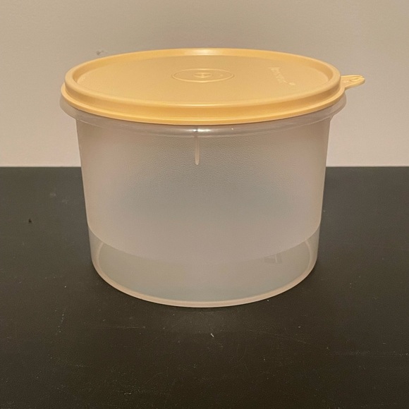 Kitchen | Vintage Tupperware Round Canister With Lid 26323 | Poshmark